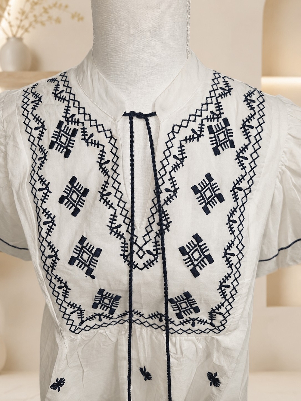 Calligraphie Embroidered White Flutter-Sleeve Peasant Top NWT - Picture 3 of 6